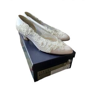 Vintage Stuart Weitzman Bridal Heels 8.5 Off-White Satin Lace Pearl Wedding Shoe